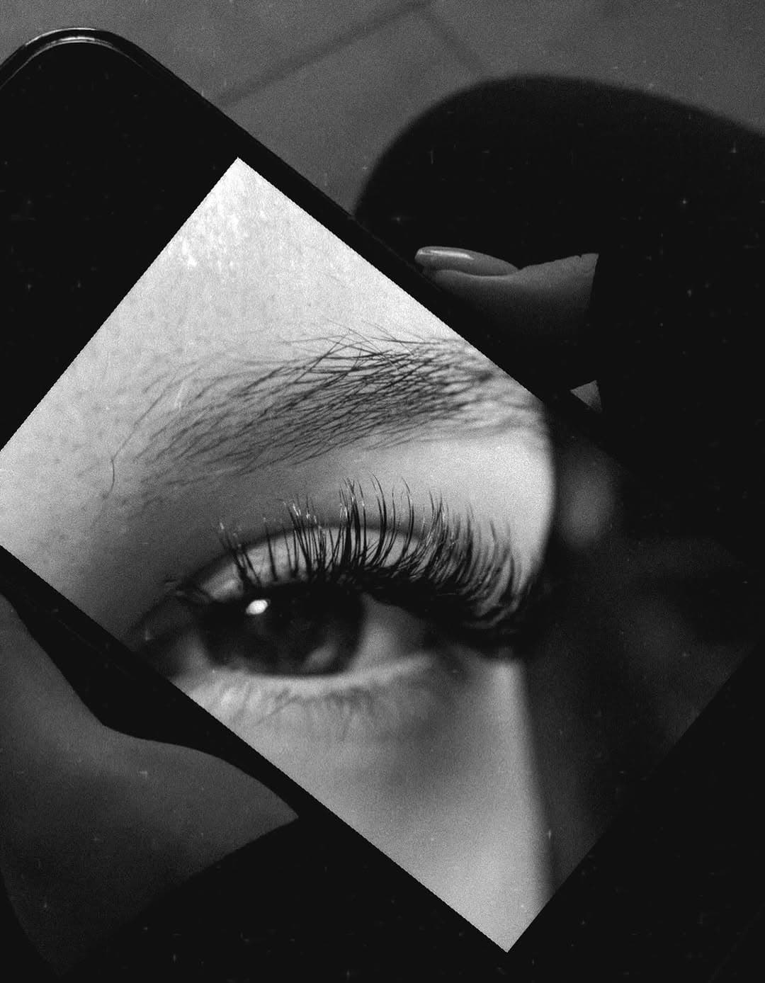 Lash close-up by Jennifer Queiroz at Twenty Eight Studio.